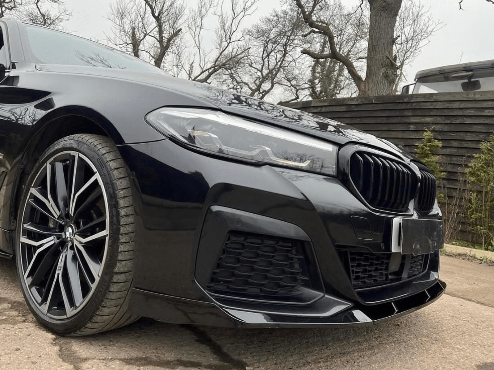 BMW 5 SERIES LCI G30 G31 M PERFORMANCE BODYKIT F1 STYLE 2020 - 2023 GLOSS BLACK - Mod My Car UK